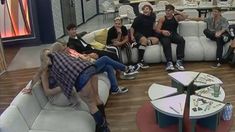 Furia acusó a Coti de ignorarla, pero la besó delante de todos en la casa Furia acusó a Coti de ignorarla, pero la besó delante de todos en la casa