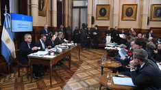 Jubilaciones: el Gobierno debate con bloques dialoguistas de Senado un proyecto distinto al que aprobó Diputados