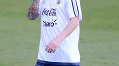 Lionel Messi se sumó a la última tendencia en tatuajes: ¡negro pleno en la pierna! Lionel Messi se sumó a la última tendencia en tatuajes: ¡negro pleno en la pierna!