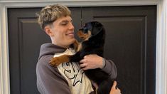 Garnacho mostró su look de entrecasa. Garnacho mostró su look de entrecasa.