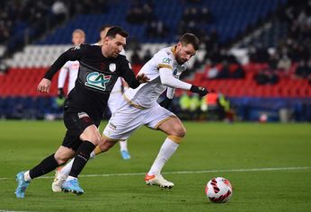 Messi fue titular y vistió la camiseta 10 en la derrota ante Niza.