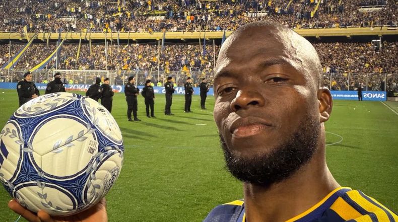 El delantero ecuatoriano ingresó en el segundo tiempo y marcó los tres tantos de la remontada 3-2 ante Racing por los cuartos de final de la Copa Argentina.
