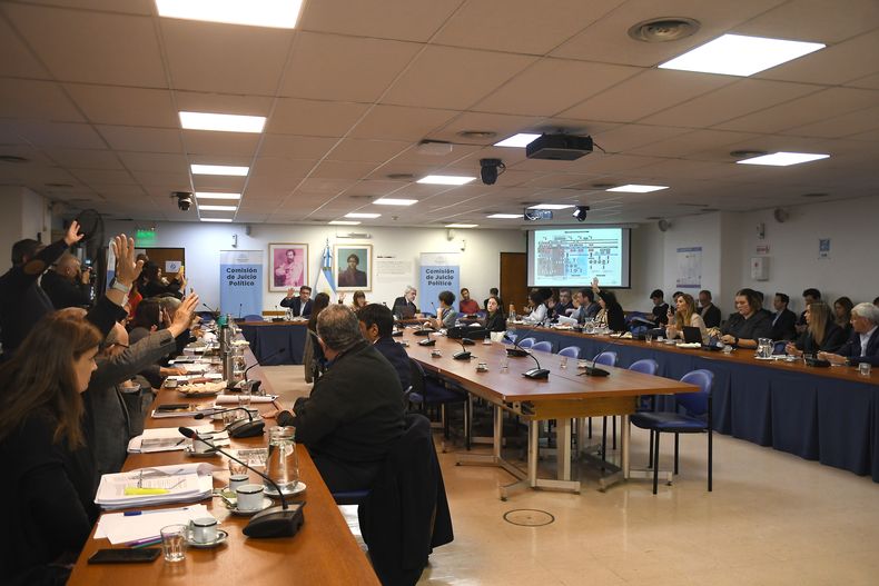 El juicio político contra la Corte Suprema se reanudará el martes de la semana próxima.