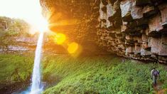 La cascada oculta en la Patagonia argentina que están en medio del bosque y es una maravilla. La cascada oculta en la Patagonia argentina que están en medio del bosque y es una maravilla.