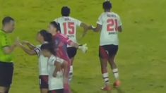 Cuatro jugadoras de River permanecen detenidas en San Pablo por realizar gestos xenófobos. Cuatro jugadoras de River permanecen detenidas en San Pablo por realizar gestos xenófobos.