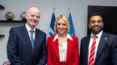 El presidente de la FIFA con Patel y Bondi. El presidente de la FIFA con Patel y Bondi.
