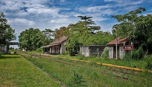 El corazón del pueblo es la antigua estación de tren.