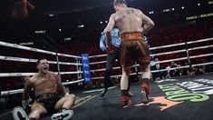 Canelo se impuso en las tarjetas por 117-110, 118-109 y 118-109. Canelo se impuso en las tarjetas por 117-110, 118-109 y 118-109.