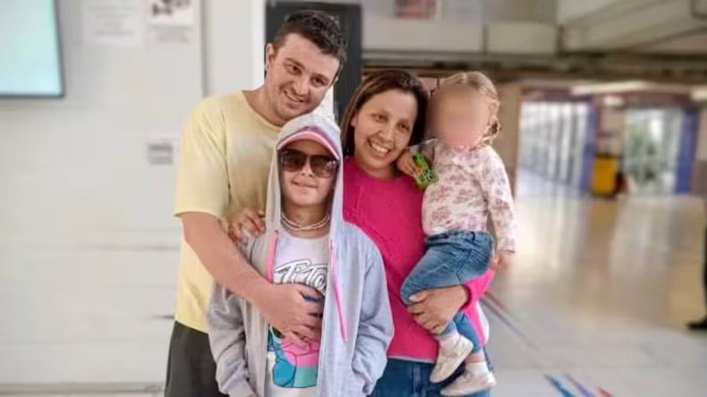 La foto del alta de Catalina que la familia compartió en redes sociales.