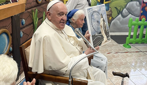 El papa Francisco se entrevistó con la religiosa Geneviève Jeanningros, la sobrina de Léoni Duquet.