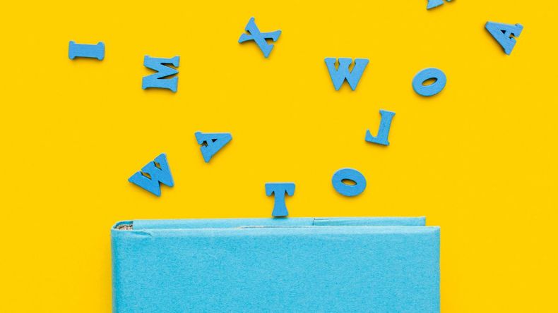 En este sentido, la inteligencia artificial identificó una serie de frases que son comunes entre quienes tienen menor educación formal, revelando patrones de lenguaje vinculados con una baja formación académica.  