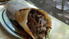 En su menú hay una variedad de platos tradicionales que van desde el falafel hasta el cremoso hummus En su menú hay una variedad de platos tradicionales que van desde el falafel hasta el cremoso hummus