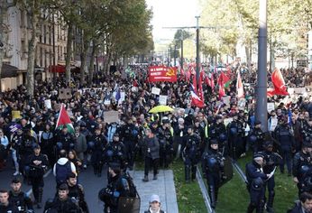Miles de personas en las calles francesas.