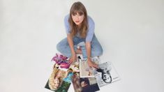 Taylor Swift recuperó los derechos sobre sus primeros seis álbumes. Taylor Swift recuperó los derechos sobre sus primeros seis álbumes.