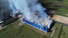 Bomberos controlaron un nuevo foco de incendio en Ezeiza a una semana de la explosión Bomberos controlaron un nuevo foco de incendio en Ezeiza a una semana de la explosión