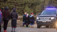 Las mujeres fueron detenidas por la Policía. Las mujeres fueron detenidas por la Policía.