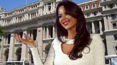 Jelinek, en Tribunales: besos y fotos con secretarios, abogados y policías Jelinek, en Tribunales: besos y fotos con secretarios, abogados y policías