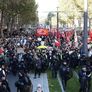 Miles de personas en las calles francesas.
