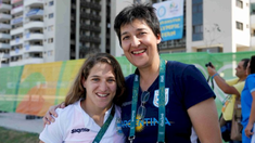 La judoca y su exentrenadora renunciaron a sus becas de la CAJ en rechazo al recorte del Gobierno a ese deporte.
