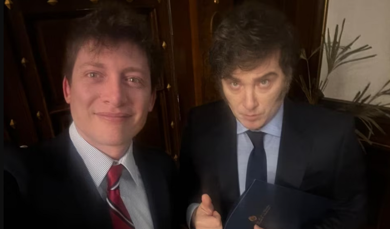 Javier Milei junto a Santiago Caputo. Javier Milei junto a Santiago Caputo.