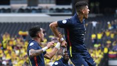 Los jugadores ecuatorianos festejaron su primera victoria. Los jugadores ecuatorianos festejaron su primera victoria.