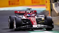 Bottas a bordo del Alfa Romeo. Bottas a bordo del Alfa Romeo.