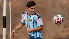 El diseño principal mantiene la esencia clásica del conjunto nacional. El diseño principal mantiene la esencia clásica del conjunto nacional.