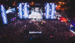 Babasónicos, Rata Blanca, Las Pelotas, Catupecu Machu, Kapanga, Guasones, Turf, Los Pericos, La Vela Puerca, emblemas del rock nacional se dieron cita en Baradero. Babasónicos, Rata Blanca, Las Pelotas, Catupecu Machu, Kapanga, Guasones, Turf, Los Pericos, La Vela Puerca, emblemas del rock nacional se dieron cita en Baradero.