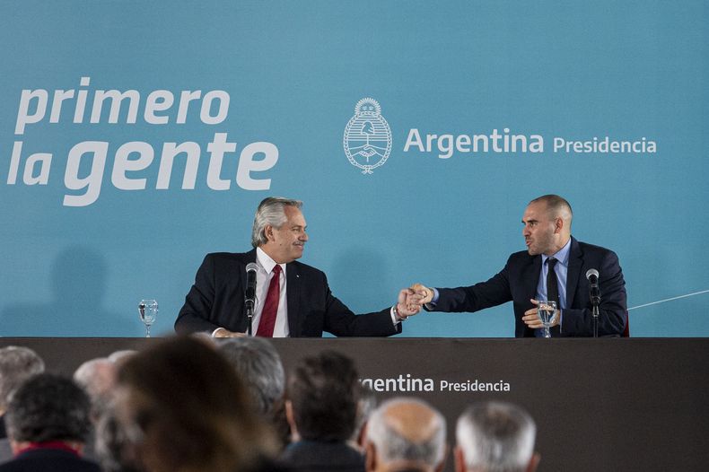 Alberto Fernández y Martín Guzmán en la presentación del proyecto de Renta Inesperada.