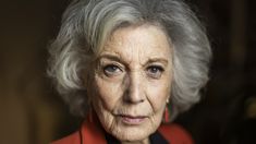 “El cine español se queda sin una de sus actrices más icónicas, Marisa Paredes, que deja tras de sí una larga carrera, anunciaron desde la Academia de Cine al confirmar su fallecimiento. “El cine español se queda sin una de sus actrices más icónicas, Marisa Paredes, que deja tras de sí una larga carrera, anunciaron desde la Academia de Cine al confirmar su fallecimiento.