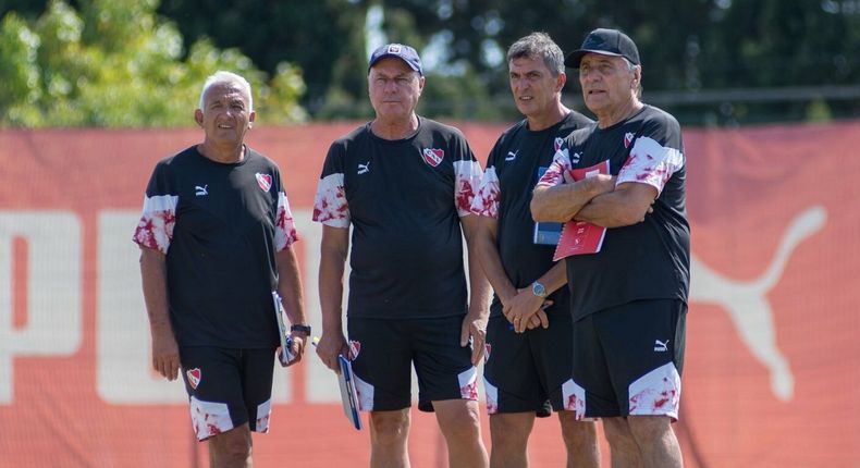 Hugo Tocalli (a la izquierda) estará al frente del plantel.