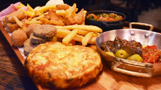 El bodegón ideal de Buenos Aires para comer las mejores papas con muzzarella gratinada. El bodegón ideal de Buenos Aires para comer las mejores papas con muzzarella gratinada.