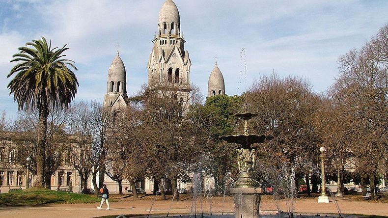 Turismo en Tandil durante Semana Santa con alta ocupación y actividades religiosas.