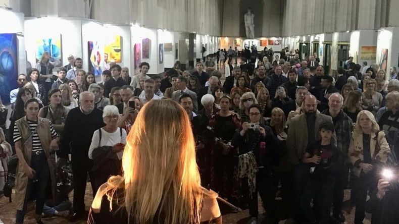 La artista pl&aacute;stica Paula Rivero presenta Atemporal en la Facultad de Derecho de la UBA.