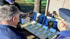 El cargamento hallado constaba de 8 kilos y 445 gramos de cocaína, con un costo aproximado de $134 millones. El cargamento hallado constaba de 8 kilos y 445 gramos de cocaína, con un costo aproximado de $134 millones.