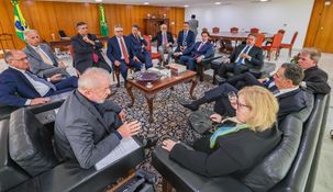 Lula, junto a Rosa Weber, Vital do Rego y Arthul Lira, los presidentes de los tres poederes de Brasil.