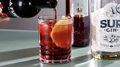 La Fuerza Negroni de Grifo, uno de los clásicos de este bar que contiene vermú, gin y Campari. La Fuerza Negroni de Grifo, uno de los clásicos de este bar que contiene vermú, gin y Campari.