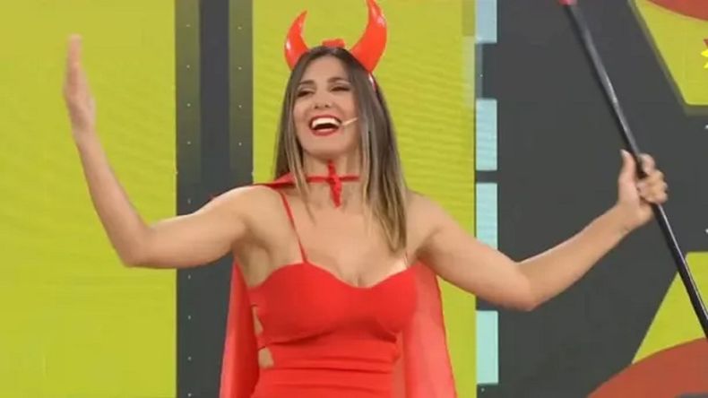 Cinthia Fernández se disfrazó de diabla para felicitar a Fabián Doman tras convertirse en presidente de Independiente.