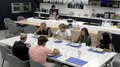 Ya quedan solo 7 participantes en la casa. Ya quedan solo 7 participantes en la casa.