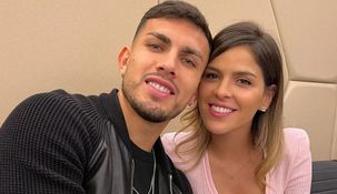 El futbolista de la Selección Argentina junto a su esposa.