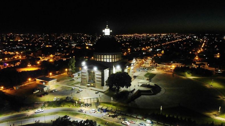 La ciudad de San Nicolás de los Arroyos de noche.&nbsp;