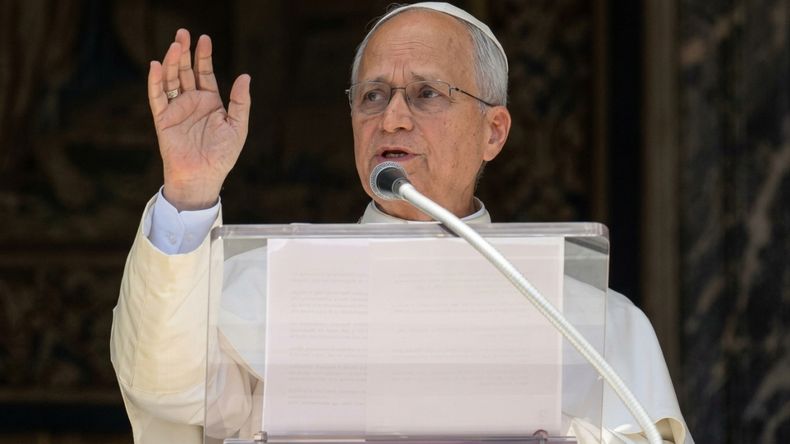 El Papa mantuvo reuniones con cardenales y dialogó por teléfono con el presidente ruso Vladimir Putin.