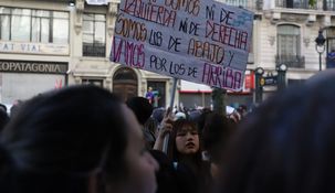 Miles de personas se movilizaron en defensa de la universidad pública.