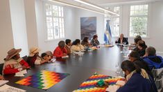 Los representantes de las comunidades en la puerta de la Quinta de Olivos antes de reunirse con Alberto Fernández. Los representantes de las comunidades en la puerta de la Quinta de Olivos antes de reunirse con Alberto Fernández.
