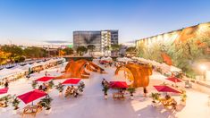 La zona llama la atención por su mezcla única de galerías de arte, estudios de diseño, boutiques de marcas de lujo y restaurantes. La zona llama la atención por su mezcla única de galerías de arte, estudios de diseño, boutiques de marcas de lujo y restaurantes.