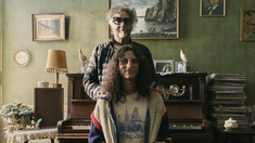 Fito Páez junto a Ivos Hochman, el actor que protagoniza su historia en Netflix. Fito Páez junto a Ivos Hochman, el actor que protagoniza su historia en Netflix.