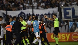 El árbitro reconoció su error y le pidió disculpas a los hinchas de Ferro.