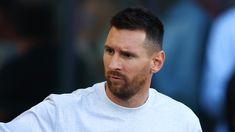 Messi tendrá que estar más de un mes parado, luego de la lesión en el tobillo. Messi tendrá que estar más de un mes parado, luego de la lesión en el tobillo.