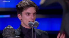 El argentino ganó el Goya a mejor actor revelación por su papel en La sociedad de la nieve en la Gala de los Goya 2024. El argentino ganó el Goya a mejor actor revelación por su papel en La sociedad de la nieve en la Gala de los Goya 2024.
