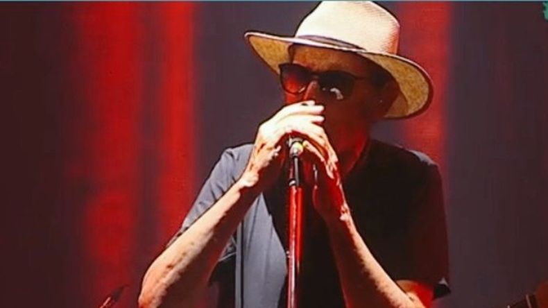 Skay Beilinson interrumpió su concierto en el Cosquín Rock por muchos problemas técnicos